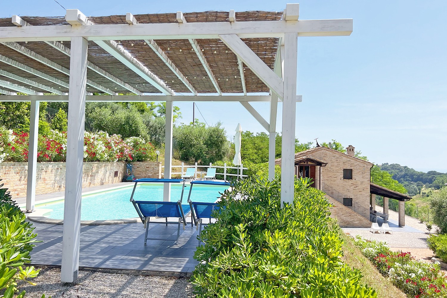 Luxe villa met zwembad dichtbij het strand