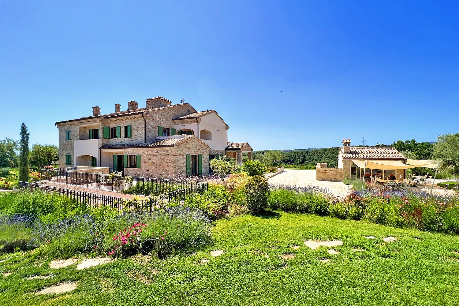 Prachtig countryhouse met moderne appartementen dichtbij het strand